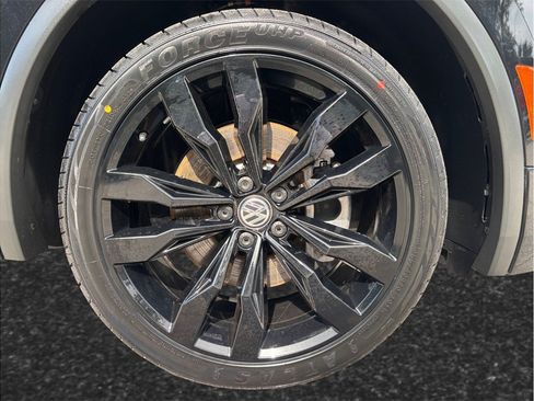 Used 2021 Volkswagen Tiguan SE R-Line FWD image 12