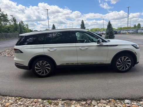 New 2026 Lincoln Aviator AWD image 6
