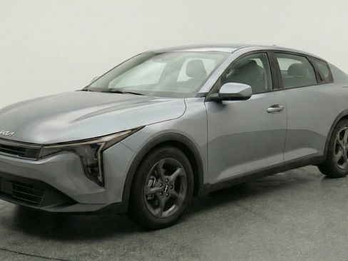 Used 2025 Kia K4 LXS image 3
