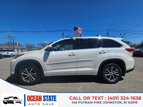 Used 2018 Toyota Highlander XLE AWD/4WD image 2