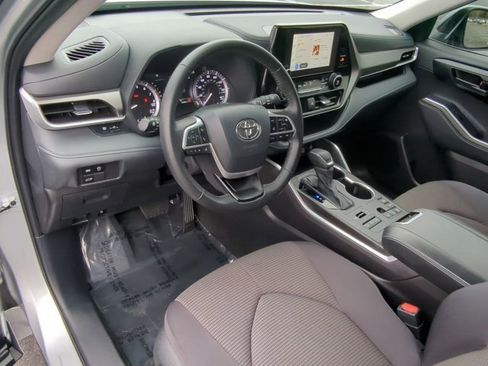 Certified 2024 Toyota Highlander LE image 9