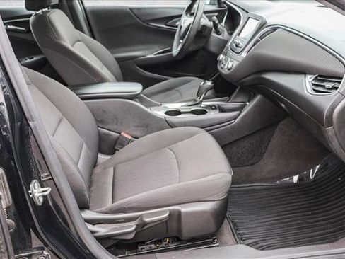Used 2018 Chevrolet Malibu LT image 28