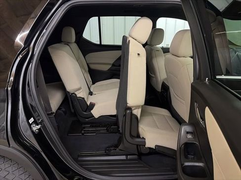 Used 2023 Chevrolet Traverse LS AWD/4WD image 23