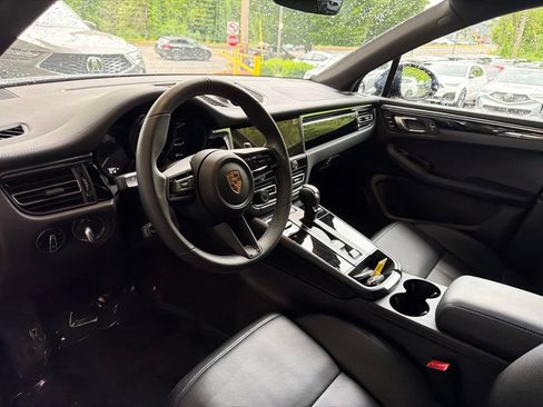 Used 2025 Porsche Macan Turbo AWD/4WD image 18