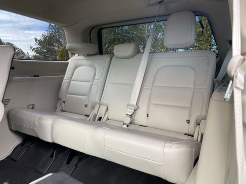 Used 2020 Lincoln Navigator Reserve image 9