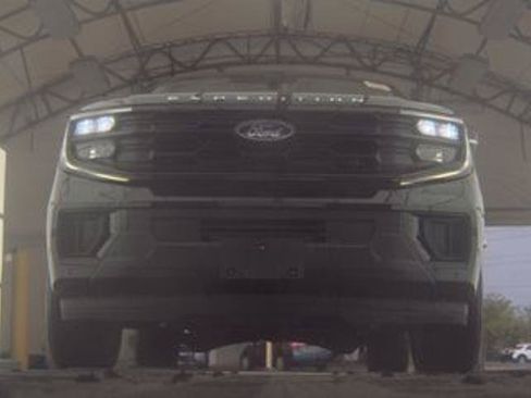 Certified 2025 Ford Expedition Active AWD/4WD image 9
