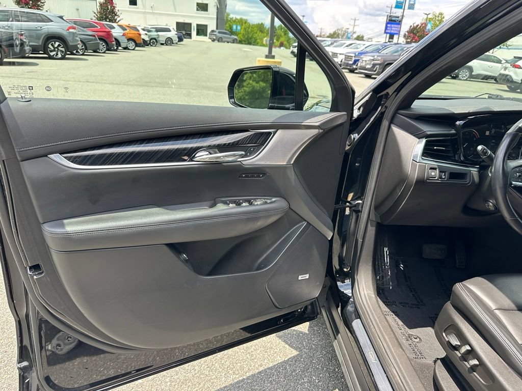 Used 2022 Cadillac XT6 Premium Luxury AWD/4WD image 15