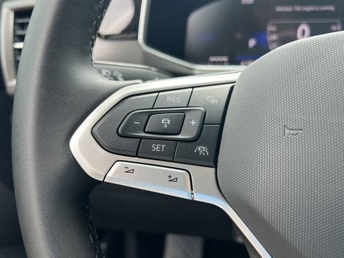 New 2025 Volkswagen Taos SE image 18