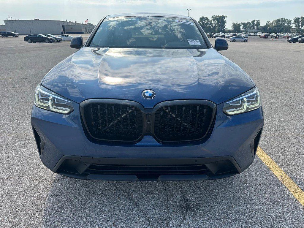 Used 2024 BMW X4 xDrive30i w/ Premium Package AWD/4WD image 6