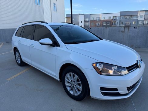 Used 2016 Volkswagen Golf S FWD image 1