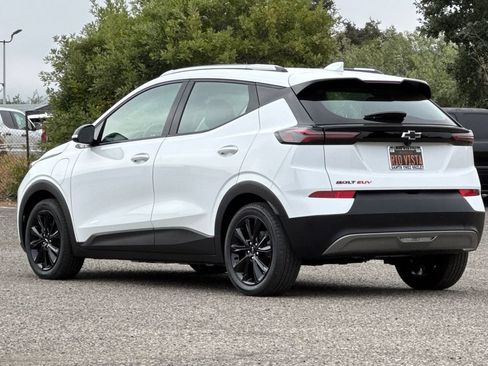 Used 2023 Chevrolet Bolt EUV LT w/ Redline Edition FWD image 6