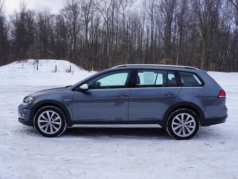 Used 2018 Volkswagen Golf Alltrack S image 2
