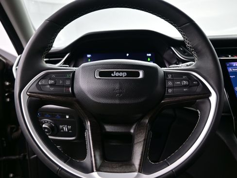 Used 2023 Jeep Grand Cherokee 4WD 4xe w/ Luxury Tech Group II image 27