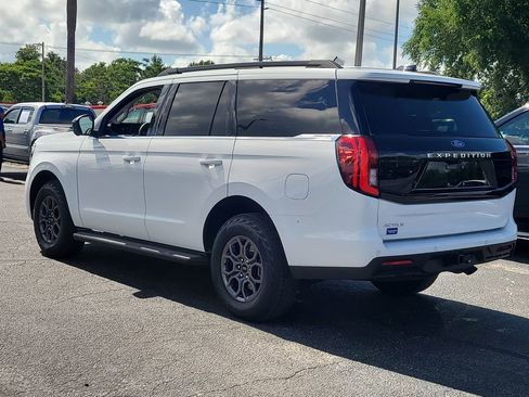 Certified 2025 Ford Expedition Active RWD image 3