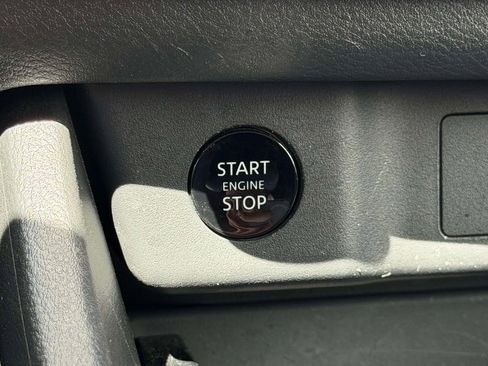 Used 2025 Nissan Rogue SV AWD/4WD image 39