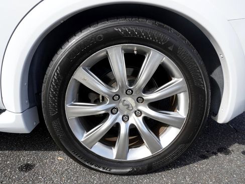 Used 2011 INFINITI QX56 2WD w/ Deluxe Touring Pkg image 38