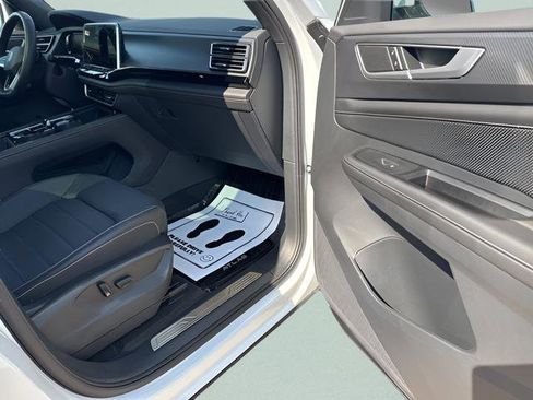 Used 2024 Volkswagen Atlas Cross Sport SEL R-Line image 25