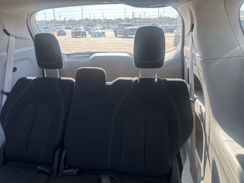 Used 2023 Chrysler Voyager LX image 36