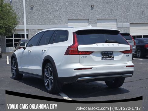 Certified 2026 Volvo V60 B5 Cross Country Plus w/ Climate Package AWD/4WD image 5