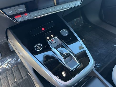 Used 2024 Audi Q4 e-tron Premium Plus image 21