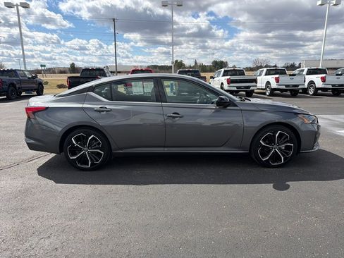 Used 2025 Nissan Altima 2.5 SR image 6