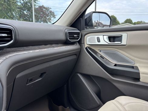 Used 2020 Ford Explorer Platinum w/ Premium Technology Package AWD/4WD image 27