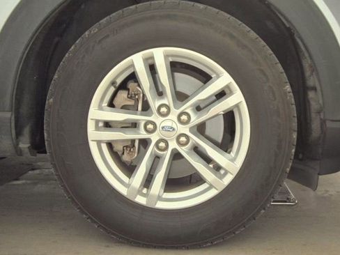 Used 2022 Ford Explorer XLT w/ Equipment Group 202A image 30