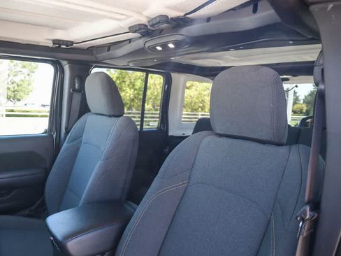 Used 2025 Jeep Wrangler Unlimited Sport AWD/4WD image 18