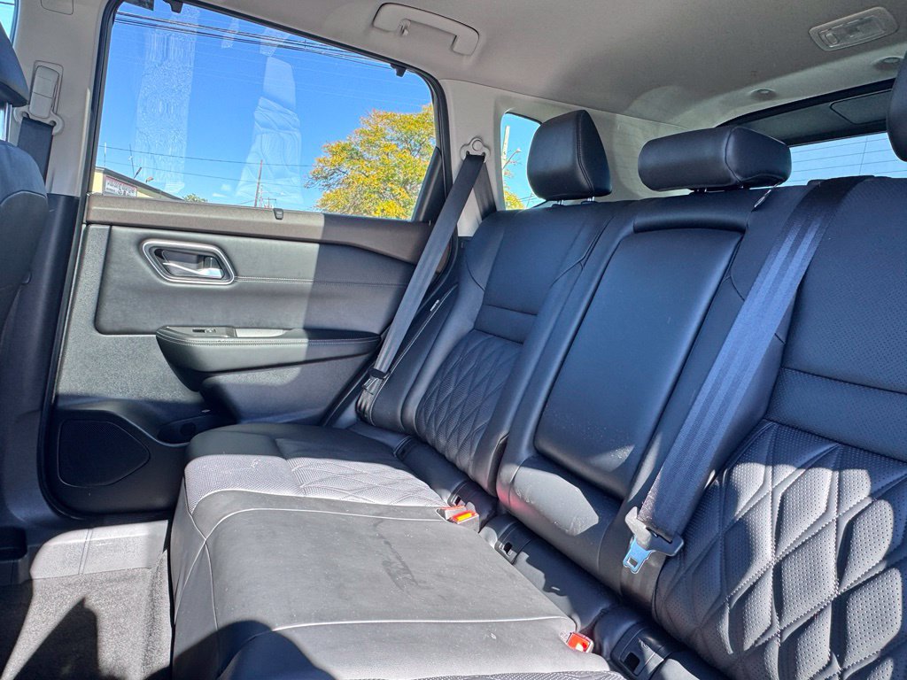 Used 2023 Nissan Rogue Platinum w/ Platinum Premium Package AWD/4WD image 17
