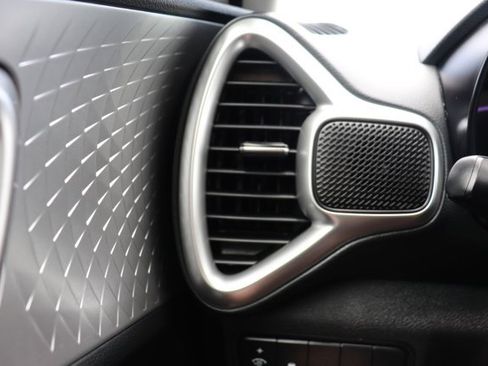 Used 2025 Kia Soul LX w/ LX Technology Package FWD image 23