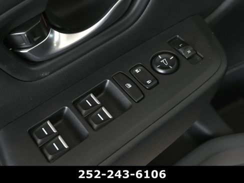 Used 2025 Honda Pilot Touring image 24