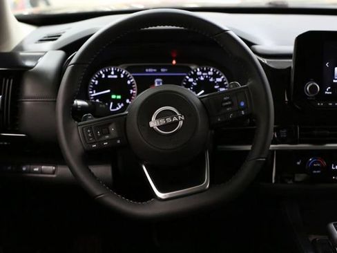 New 2025 Nissan Pathfinder SV image 16