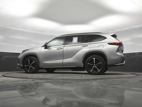 Used 2021 Toyota Highlander XSE AWD/4WD image 36