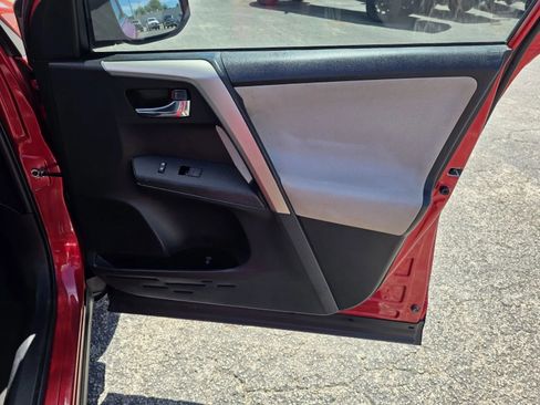 Used 2015 Toyota RAV4 XLE FWD image 16