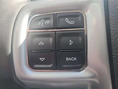Used 2014 Chrysler Town & Country Touring FWD image 15