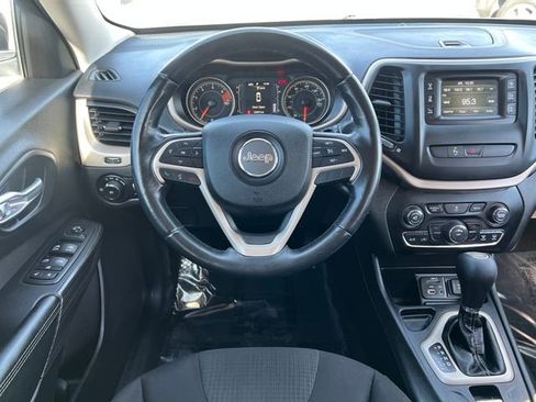 Used 2017 Jeep Cherokee Latitude w/ Safety/Convenience Group image 16