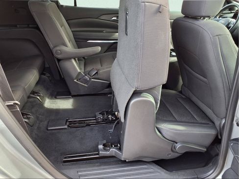 Used 2024 Chevrolet Traverse LT FWD image 21