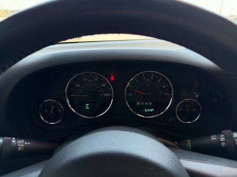 Used 2017 Jeep Wrangler Unlimited Sahara w/ Connectivity Group image 17