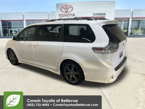 Used 2015 Toyota Sienna SE image 3