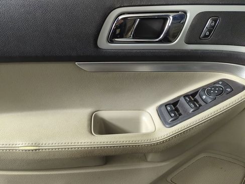 Used 2014 Ford Explorer XLT w/ Equipment Group 202A image 9