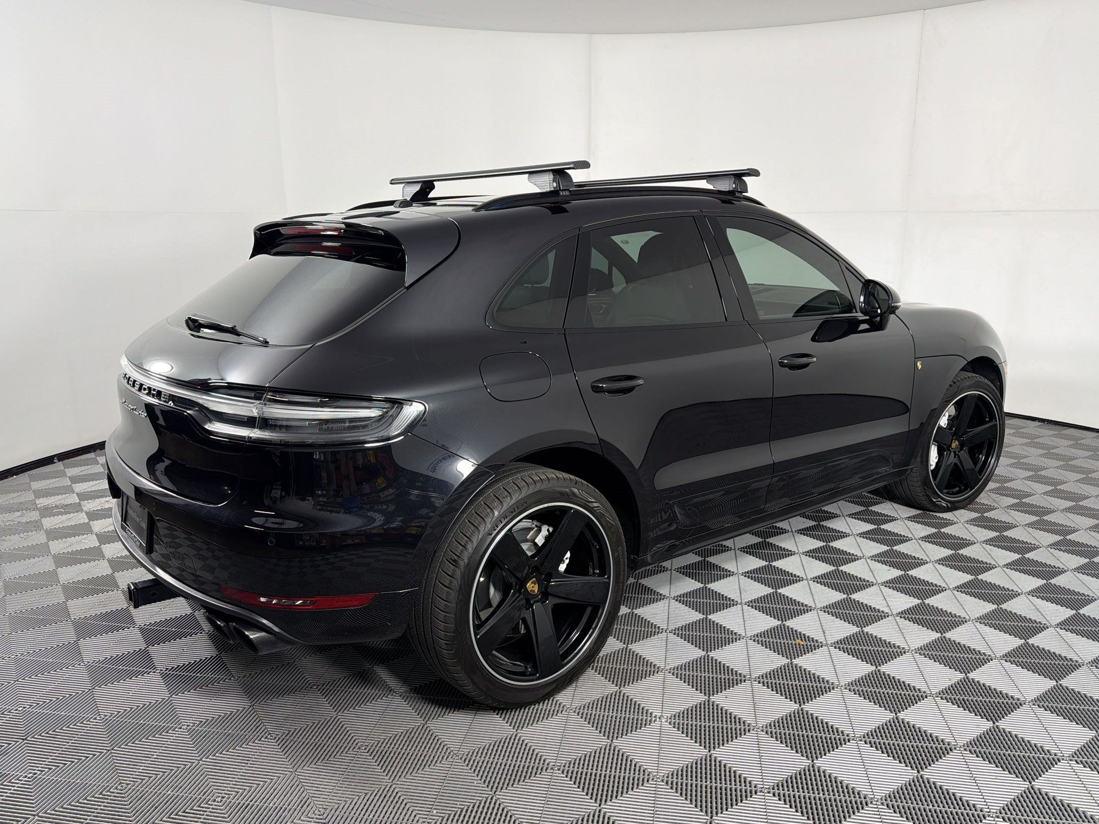 Certified 2021 Porsche Macan Turbo AWD/4WD image 9