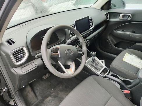 Used 2025 Hyundai Venue SE image 4