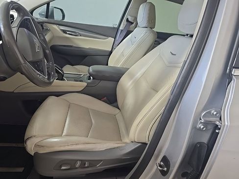 Used 2018 Cadillac XT5 Luxury w/ Driver Awareness Package image 19