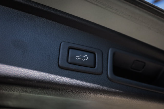 Used 2015 Subaru Forester 2.5i Touring w/ Eyesight & Navigation System AWD/4WD image 46