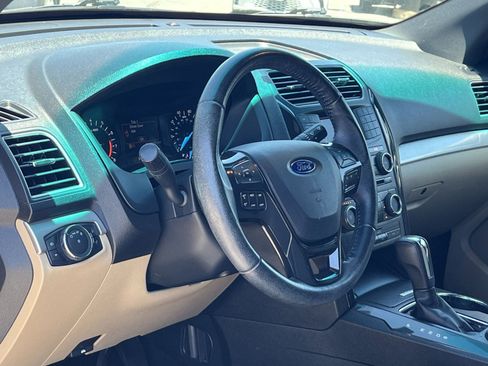 Used 2016 Ford Explorer XLT AWD/4WD image 17