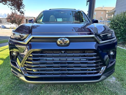 Used 2025 Toyota Grand Highlander AWD Hybrid image 13
