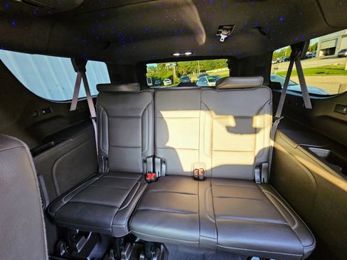 Used 2022 GMC Yukon XL Denali w/ Denali Premium Package image 14