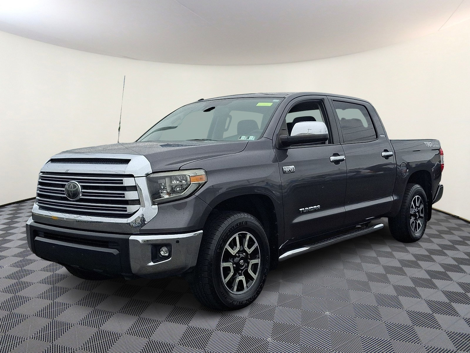 Used 2018 Toyota Tundra Limited w/ Limited Premium Package AWD/4WD image 3