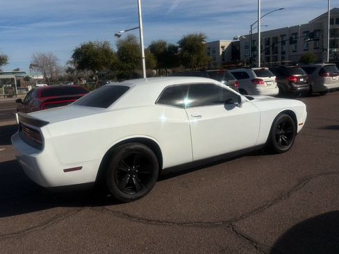 Used 2013 Dodge Challenger SXT image 2