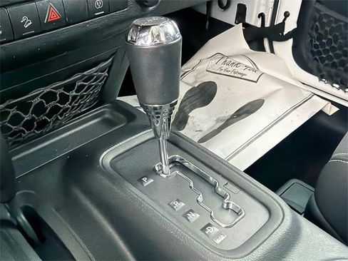 Used 2014 Jeep Wrangler Rubicon w/ Power Convenience Group image 27